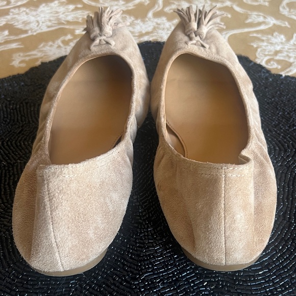 J Crew “Cora” Camel Suede Flats w Tassle - Sz 8.5 - Picture 3 of 5